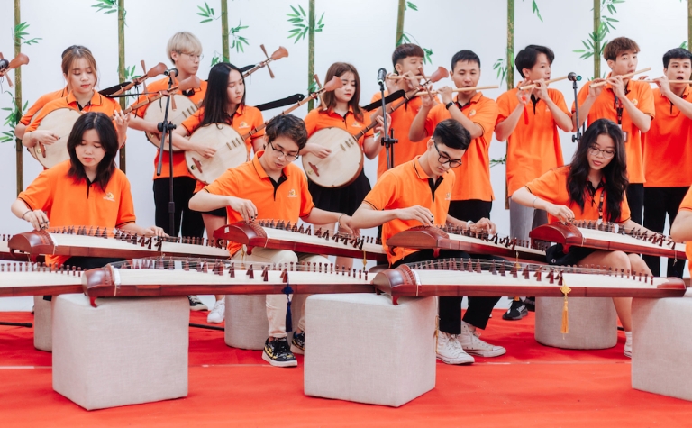 FPT University students learn hard to play traditional music instrument