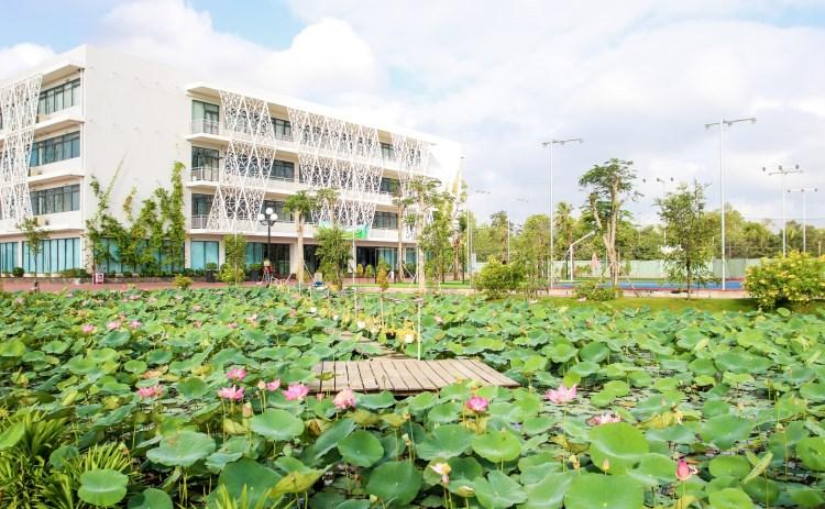 The landscape of the three campuses is covered with trees, lotus ponds, rivers, and lakes