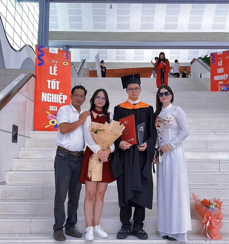 Anh2 bai 100 ts fptu 2024 1723712308753