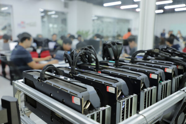 Cụm server “tiền tỷ” được kỳ vọng có thể vận hành và huấn luyện nhiều mô hình AI quy mô lớn phục vụ nghiên cứu và học tập tại trường
