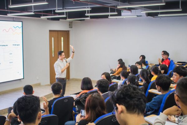 Thu vi voi buoi tro chuyen ve digital marketing cung chuyen gia