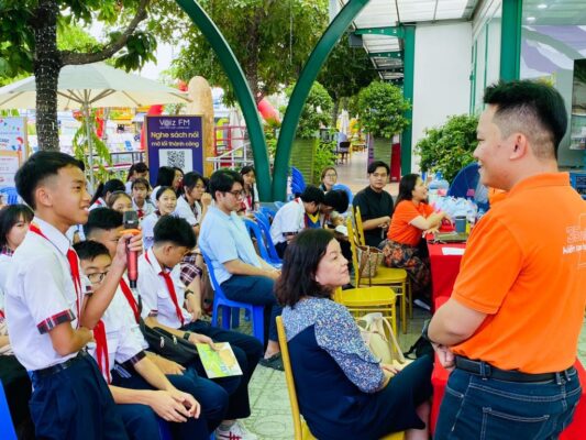 Fptu dong hanh cungngay sach va van hoa doc viet nam tai duong sach thanh pho thu duc