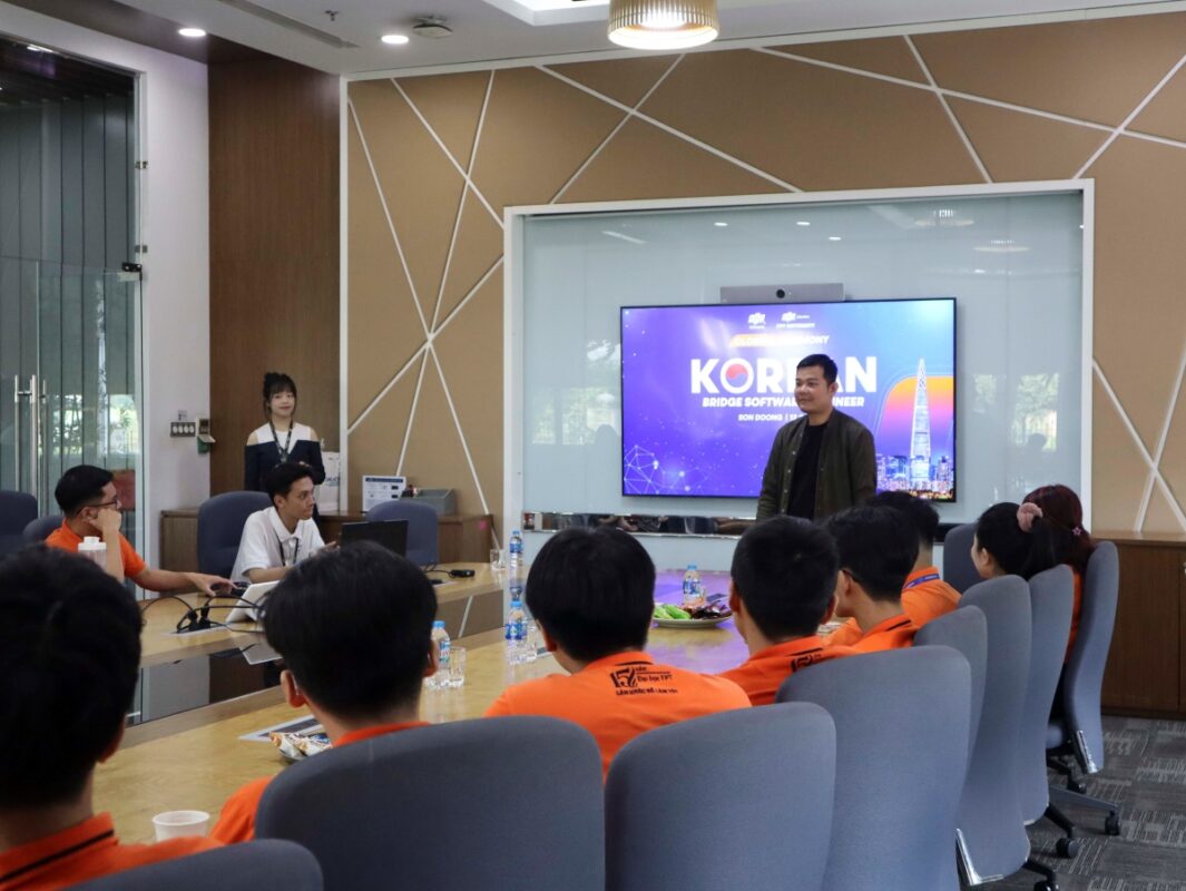 Le tong ket trao hoc bong cho sinh vien fpt tham gia chuong trinh ky su cau noi han quoc ojt fall 2024