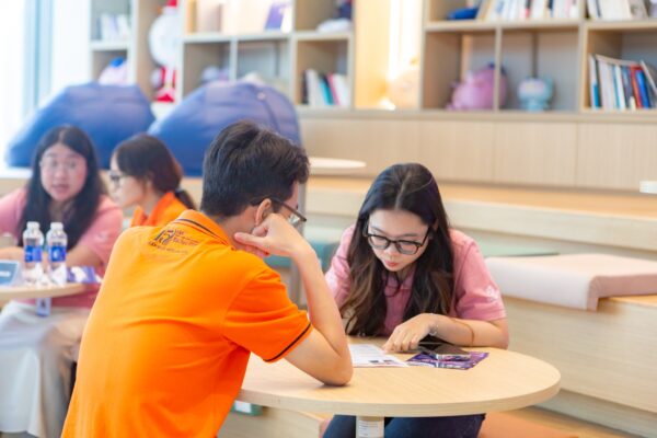 Sinh vien co co hoi san job xin nhan viec ngay sau cu bat tay cua truong dai hoc fpt cung tap doan shinhan 4