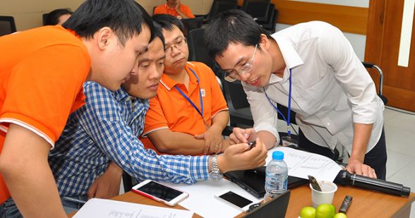 Doi Feed Quit trinh bay demo tai vong ban ket 1