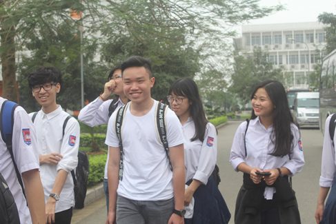 vtm teen 260416 teen thpt thang long trai nghiem mot ngay lam sinh vien fpt 11