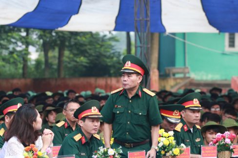 tan sinh vien dai hoc fpt ha noi buoc vao thang ren luyen tạp trung2 min