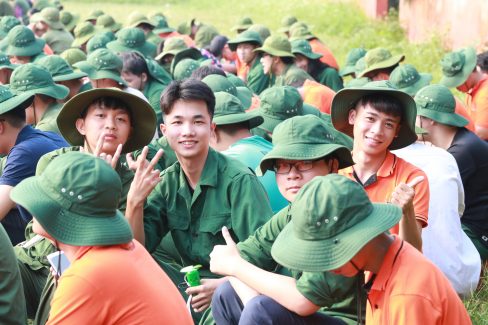 tan sinh vien dai hoc fpt ha noi buoc vao thang ren luyen tạp trung5 min 1