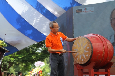 Le Khai giang K15. 7