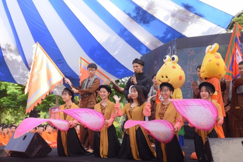 Le khai giang k15 7