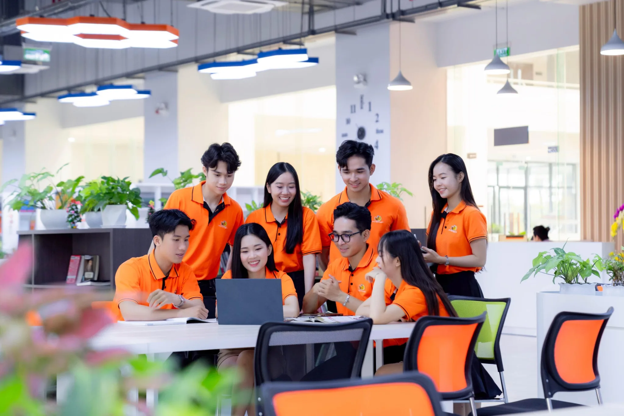 Các môn học đại cương ngành Quản trị kinh doanh giúp sinh viên xây dựng tư duy kinh tế, nắm vững quy định pháp luật và nền tảng lý luận chính trị xã hội