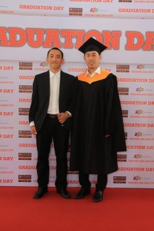 Lê Trường Vĩnh Phú Head of RDCountry Manager Knorex mặc vest í