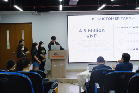 Pitching Demo Day 1 2