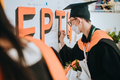 le tot nghiep dai hoc fpt 13 1