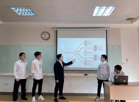 Sinh viên ĐH FPT Hà Nội bảo vệ thành công đồ án14