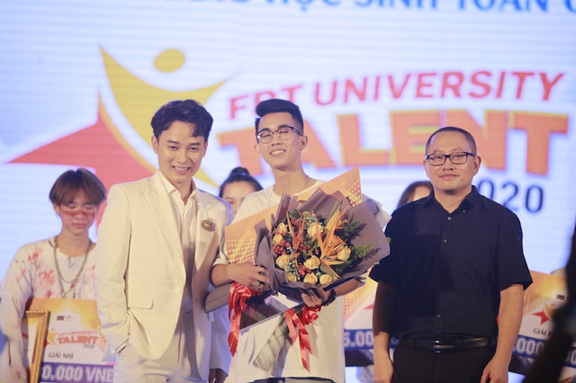 Nam sinh Mai Xuân Thành được xướng tên với ngôi vị quán quân cuộc thi FPT University Talent 2020.