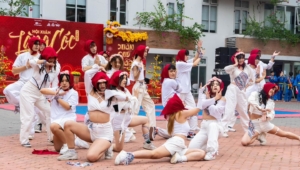 Canh sac mua xuan ngap tran truong DHFPT 3
