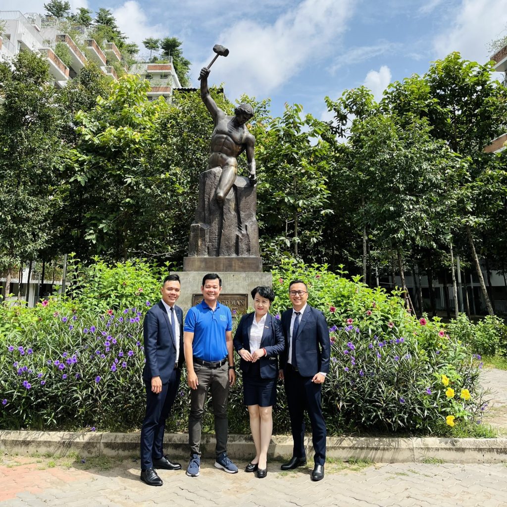 ĐẠI DIỆN NGÂN HÀNG SACOMBANK ĐẾN THAM QUAN VÀ THẢO LUẬN HỢP TÁC VỚI ĐẠI HỌC FPT