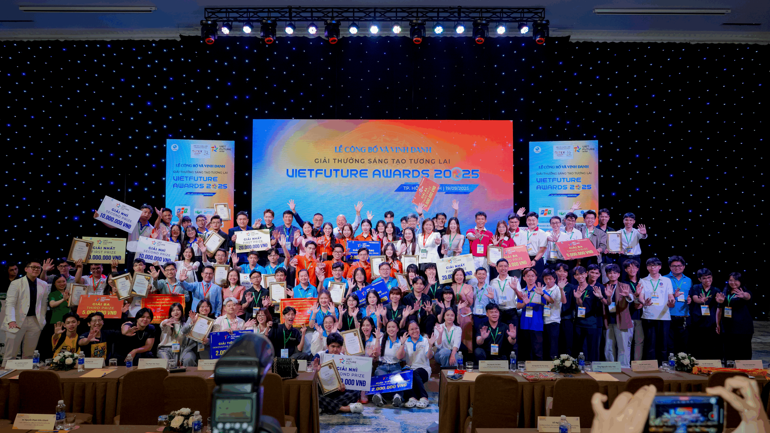 Giải thưởng tại VietFuture Awards 2025 khẳng định bản lĩnh sáng tạo của sinh viên FPTU