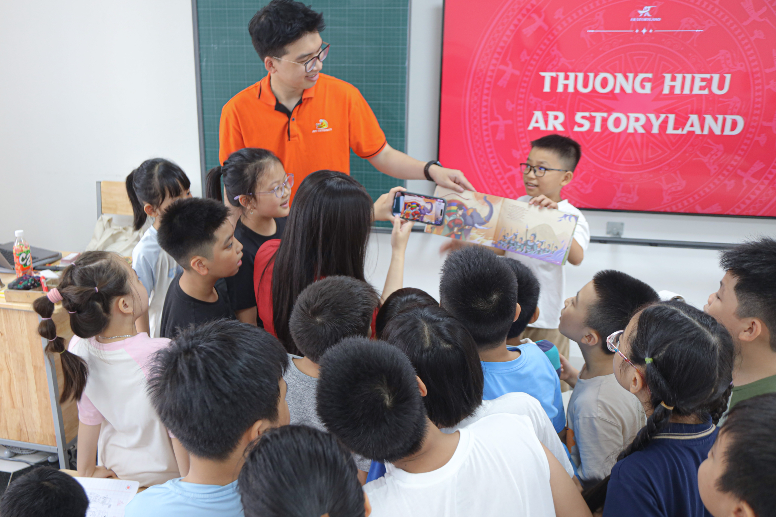 Dự án được đưa đến các trường và nhận được sự quan tâm từ các bạn học sinh
