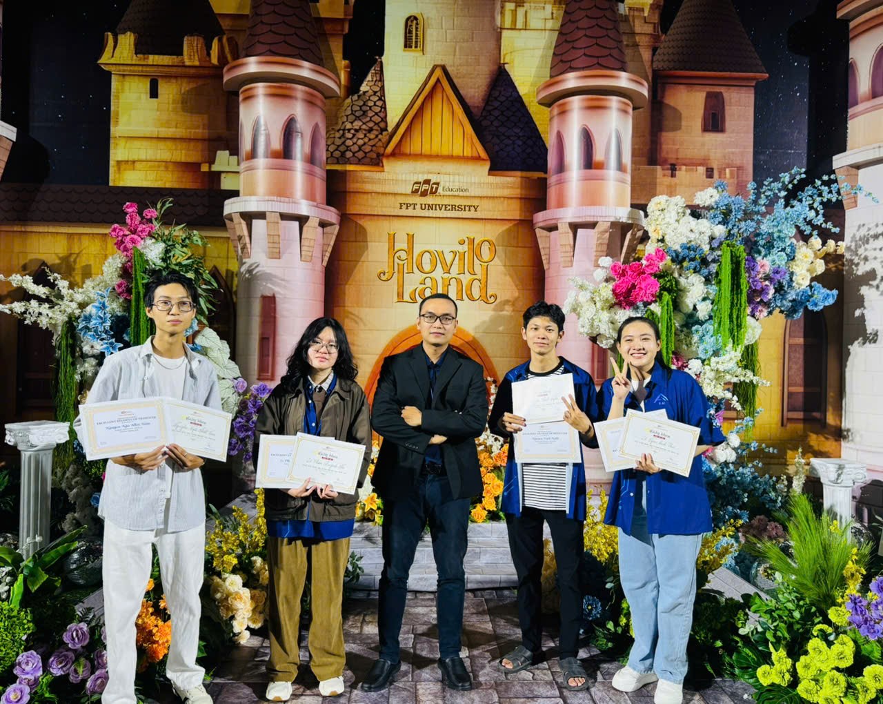 Anh Thư (bìa phải) đã có nhiều công trình nghiên cứu được đăng tải trên tạp chí Q1, Q2. 