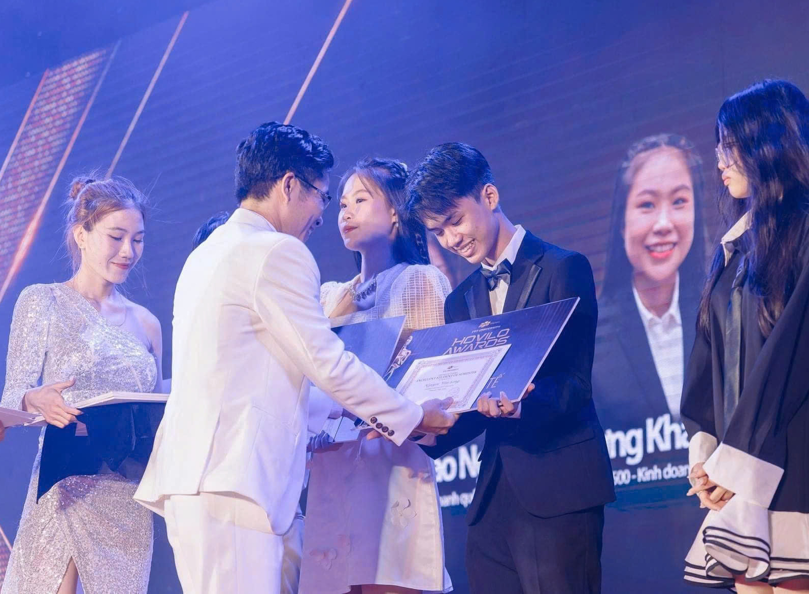 Những danh hiệu, thành tích đạt được là minh chứng cho nỗ lực không ngừng nghỉ của Thanh Tú