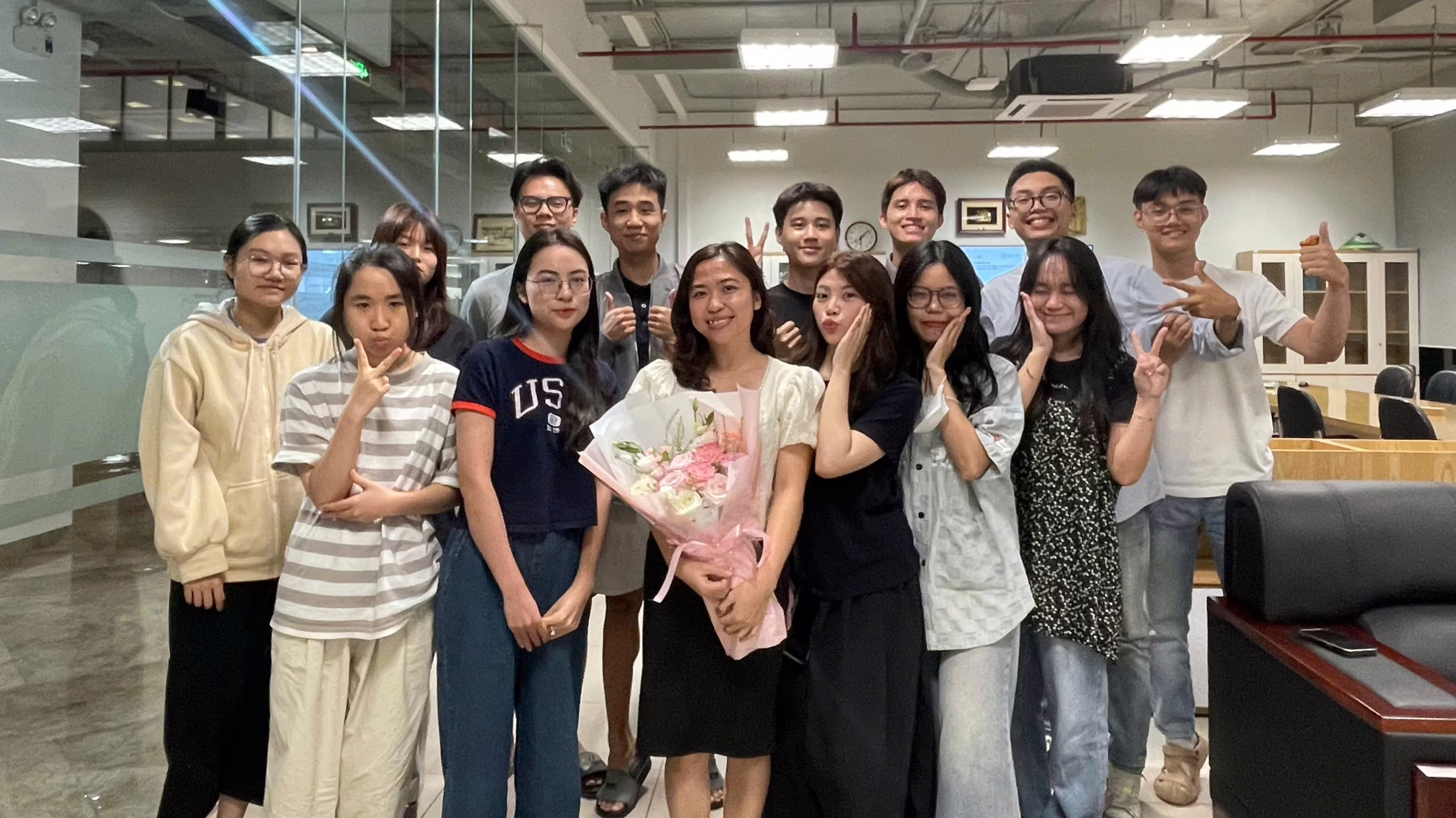 Cùng các nhóm sinh viên KLTN tại FU