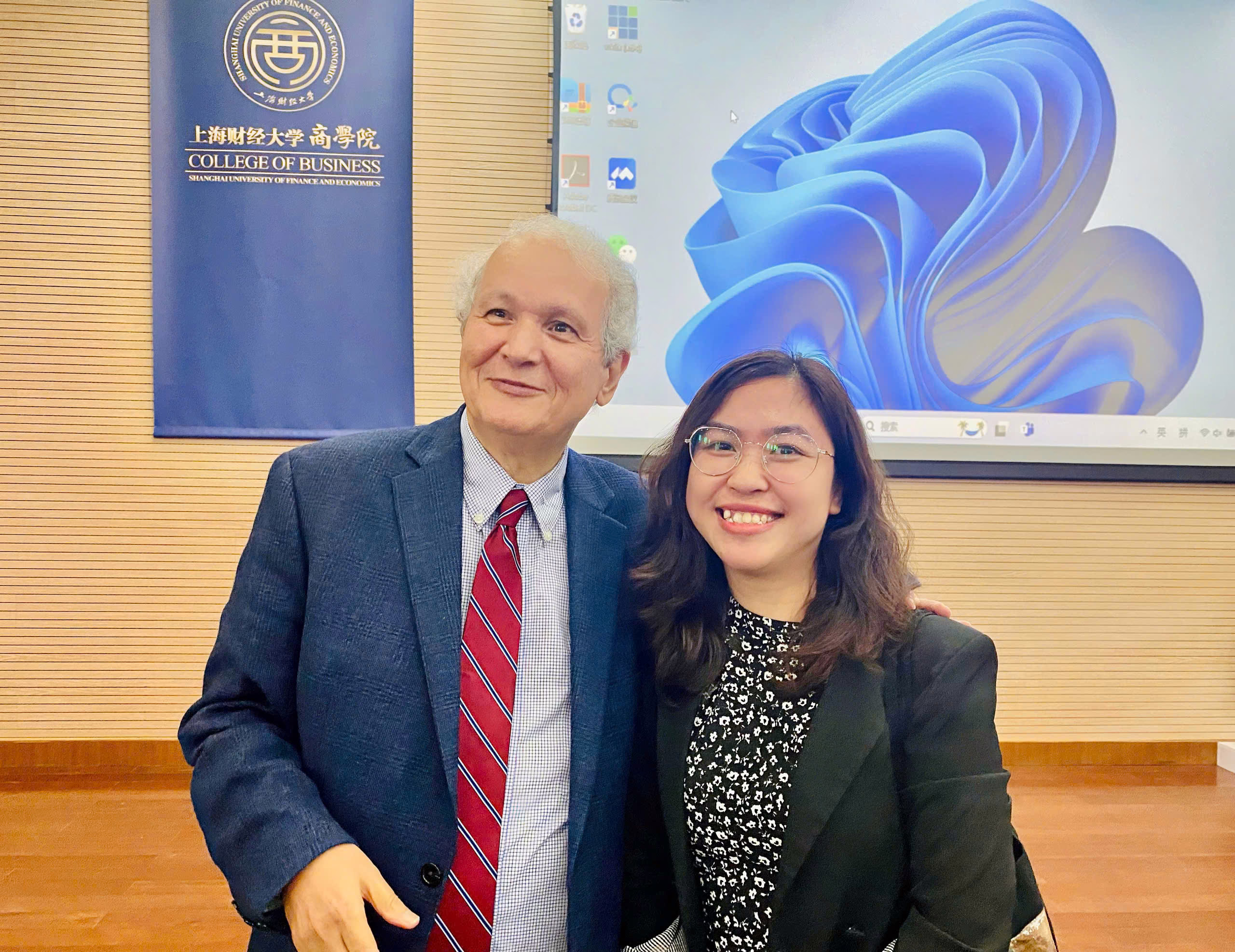 TS Lựu cùng giáo sư Shaker Zahra - người thầy luôn truyền cho cô cảm hứng nghiên cứu