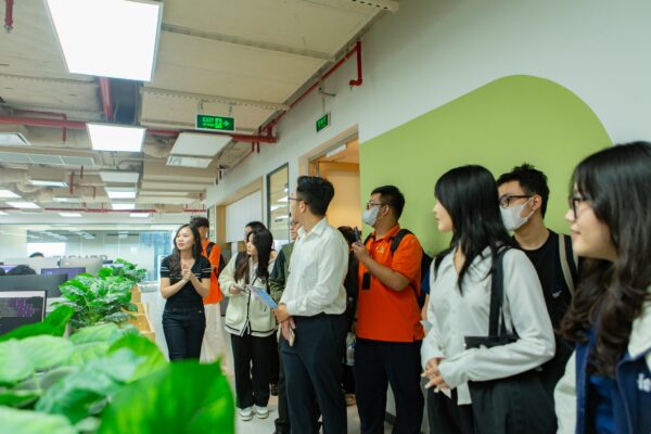 Sinh vien co co hoi san job xin nhan viec ngay sau cu bat tay cua truong dai hoc fpt cung tap doan shinhan 9