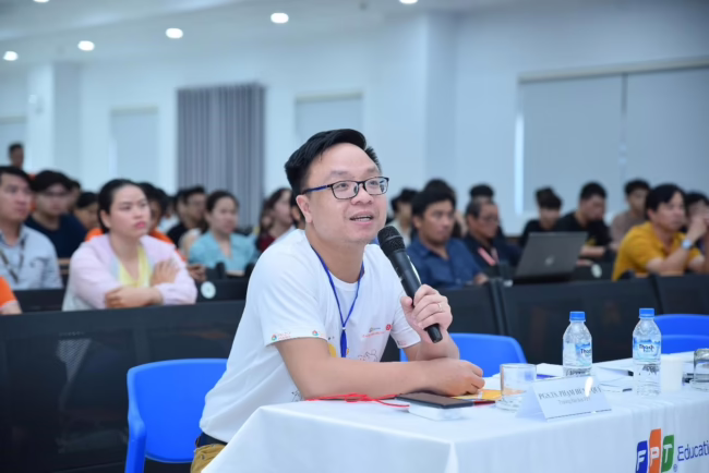 PGS.TS. Phạm Hùng Quý giữ vai trò cầu nối quan trọng giữa nghiên cứu toán học hàn lâm và môi trường ứng dụng tại các trường đại học, góp phần đưa tri thức toán học đến gần hơn với cộng đồng khoa học và thế hệ trẻ.