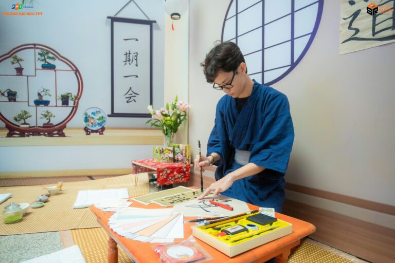 Trải nghiệm quốc tế cùng các ngành Ngôn ngữ tại livestream F-Talk