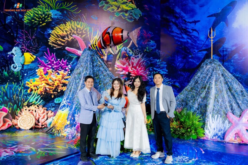 nu-sinh-dh-fpt-vuon-toi-dien-dan-hoc-thuat-quoc-te-2