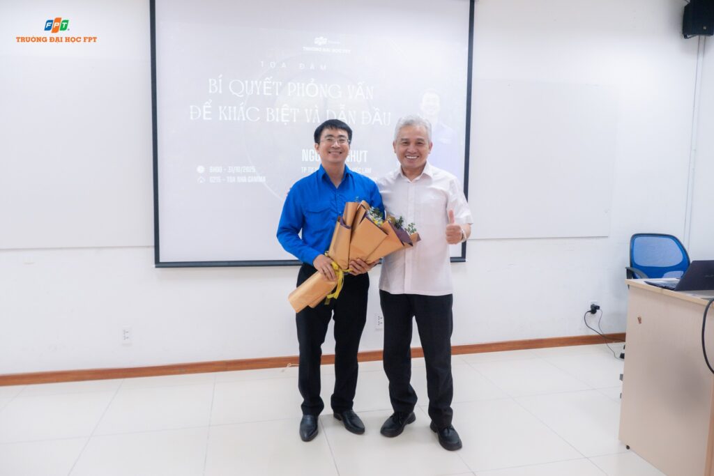 sinh-vien-ren-ky-nang-phong-van-tai-toa-dam-1