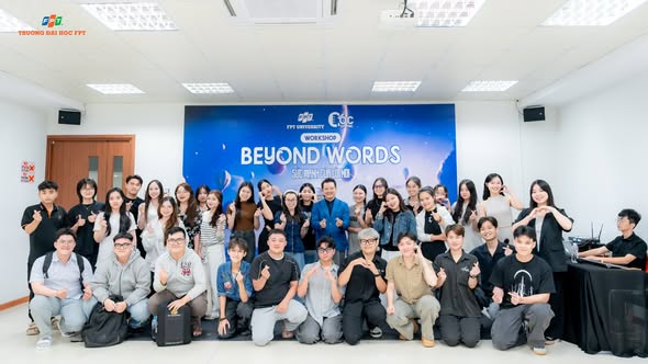 Workshop “Beyond Words” – sinh viên Trường Đại học FPT học cách sử dụng lời nói để chạm đến nghệ thuật và cảm xúc