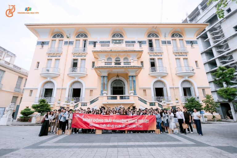 Sinh viên Trường Đại học FPT được truyền cảm hứng sáng tạo nghệ thuật trong chuyến tham quan thực tế tại TP. HCM