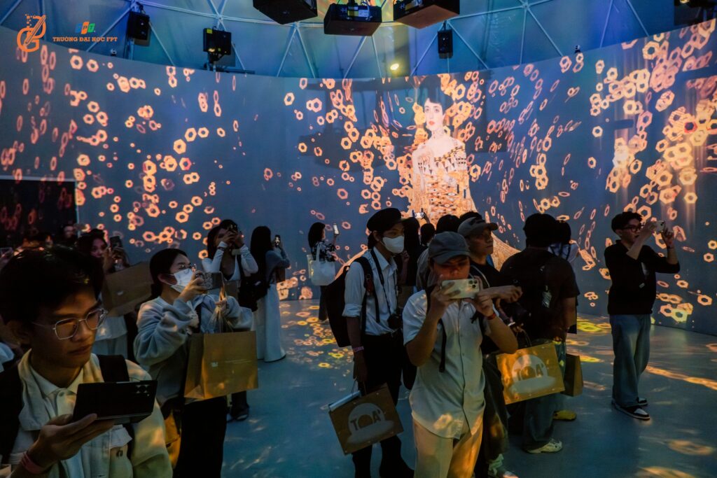 sinh-vien-dh-fpt-trai-nghiem-tai-tphcm-2