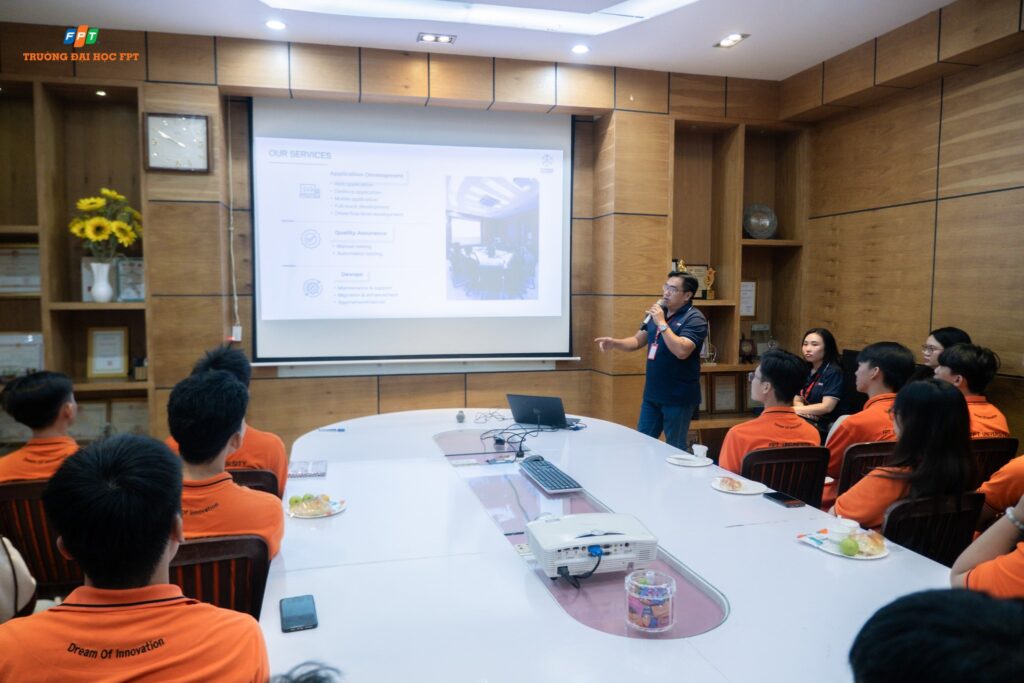 Sinh-viên-FPT-trải-nghiệm-môi-trường-công-nghệ-tại-Công-ty-Cổ-phần-S3-3