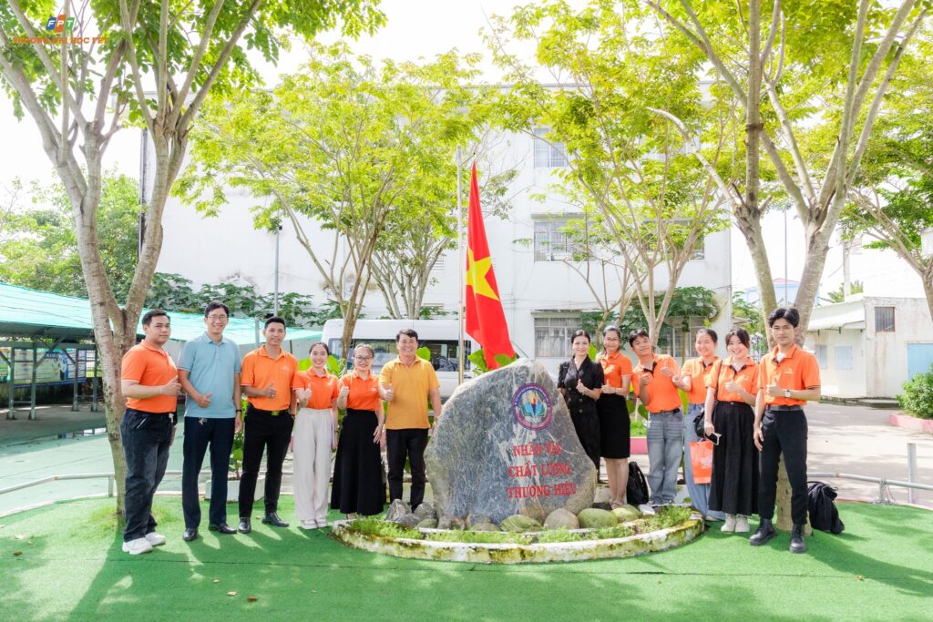 dh-fpt-lan-toa-kien-thuc-ai-toi-thpt-gia-rai-2