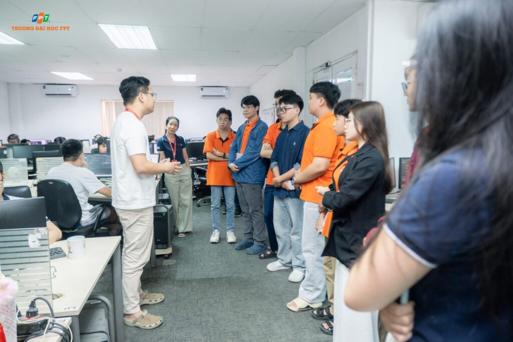 Sinh-viên-FPT-trải-nghiệm-môi-trường-công-nghệ-tại-Công-ty-Cổ-phần-S3-4