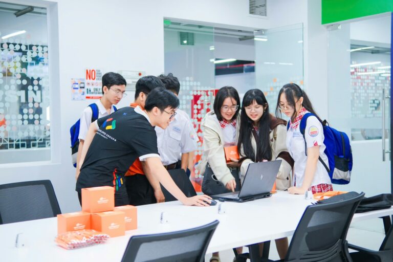 “Sức nóng” Open Day 2026 nhà FPTU: Hàng nghìn Gen Z khắp mọi miền “đổ bộ”, trải nghiệm ngành nghề và không gian học tập cực chất