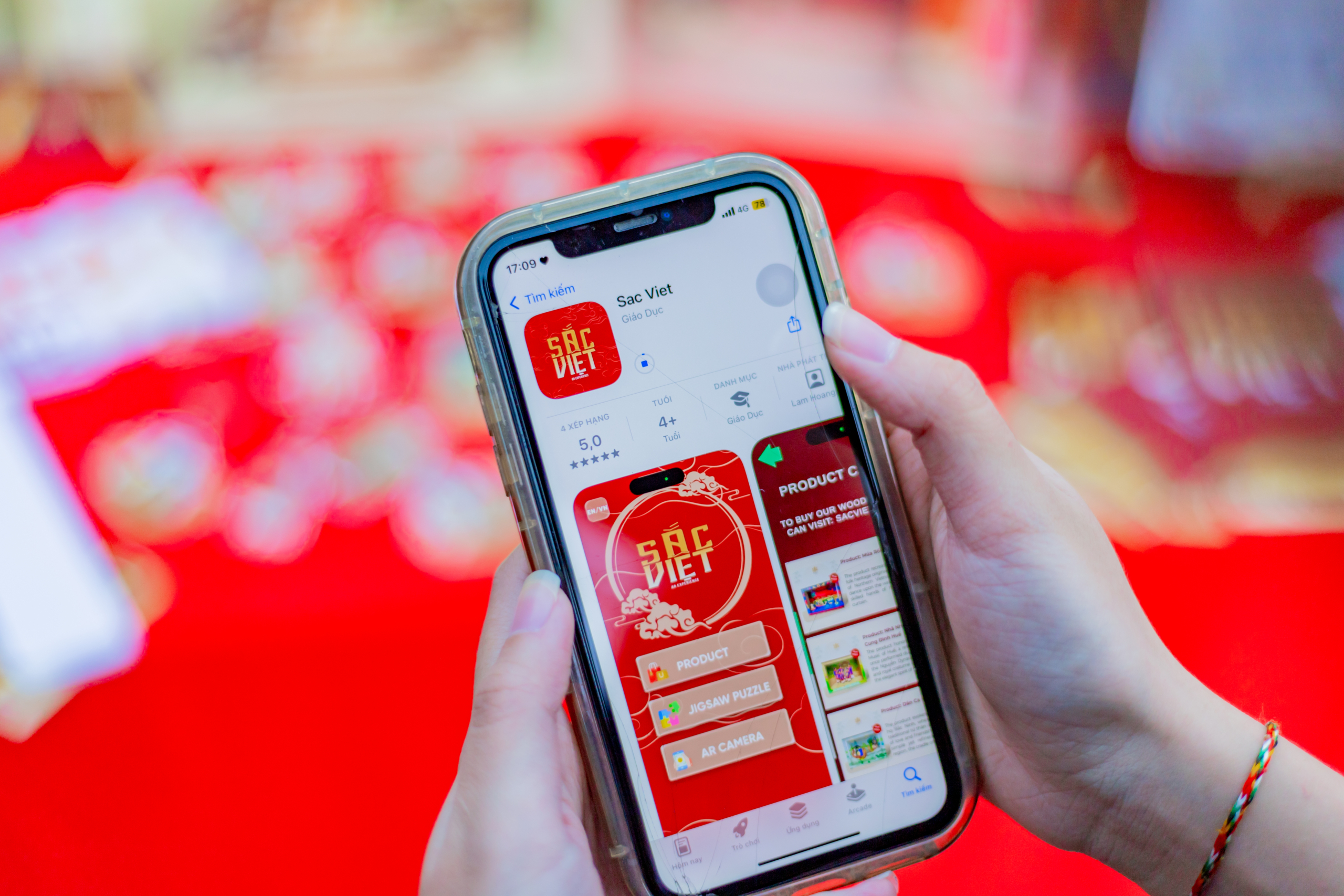 App Sắc Việt Dự án đã phát triển ứng dụng để du khách trực tiếp tìm hiểu, trải nghiệm văn hoá