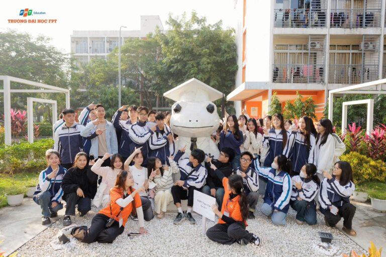 Hơn 2.000 học sinh THPT hào hứng khám phá ngành nghề và đời sống sinh viên tại Trường Đại học FPT