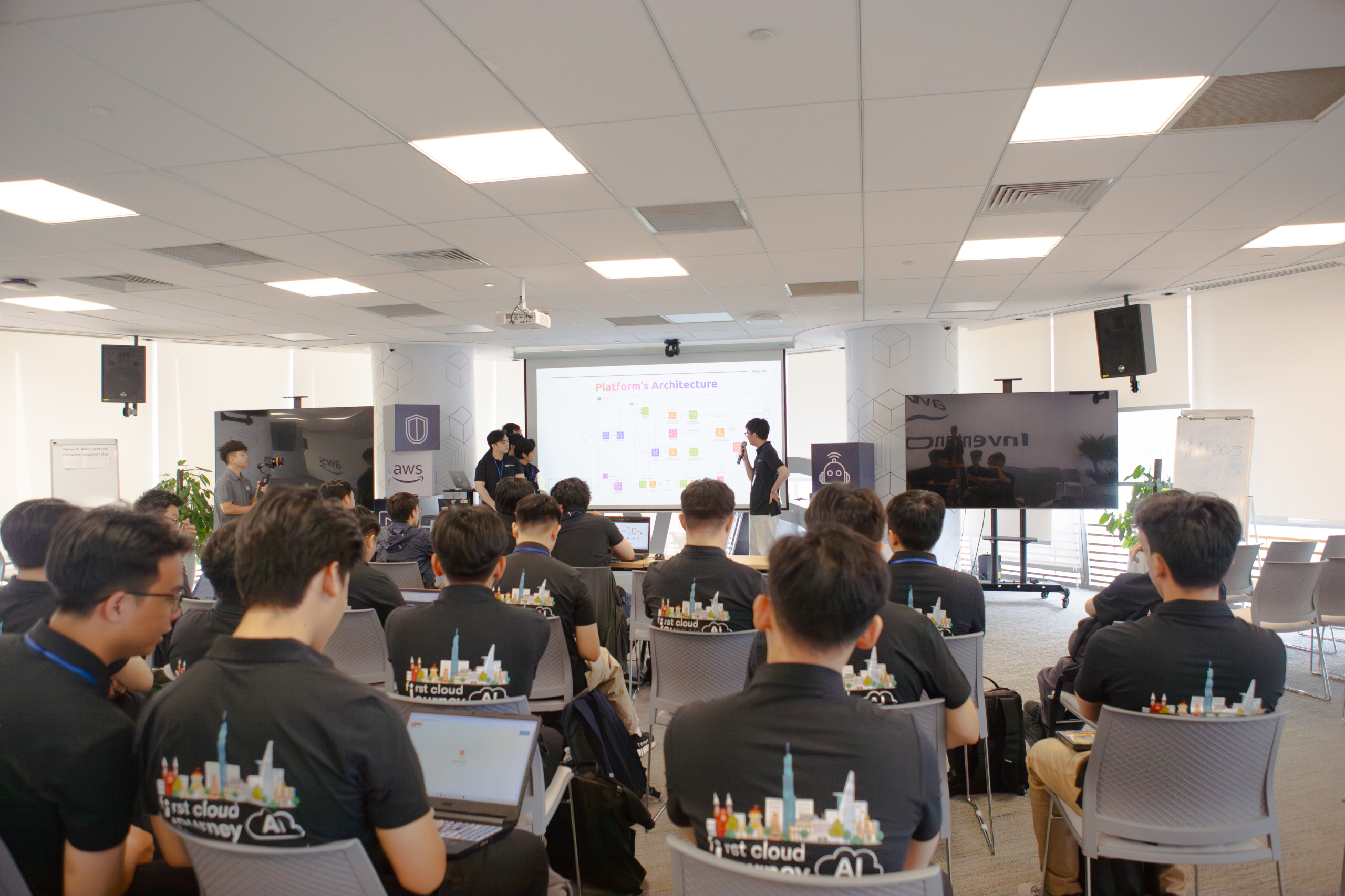 awsOJT 16 Trường Đại học FPT không ngừng mở rộng mạng lưới hợp tác với các doanh nghiệp hàng đầu trong và ngoài nước