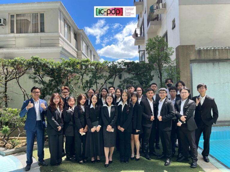 Sinh viên Ngành Quản trị kinh doanh, Ngôn ngữ sang Philippines thực tập