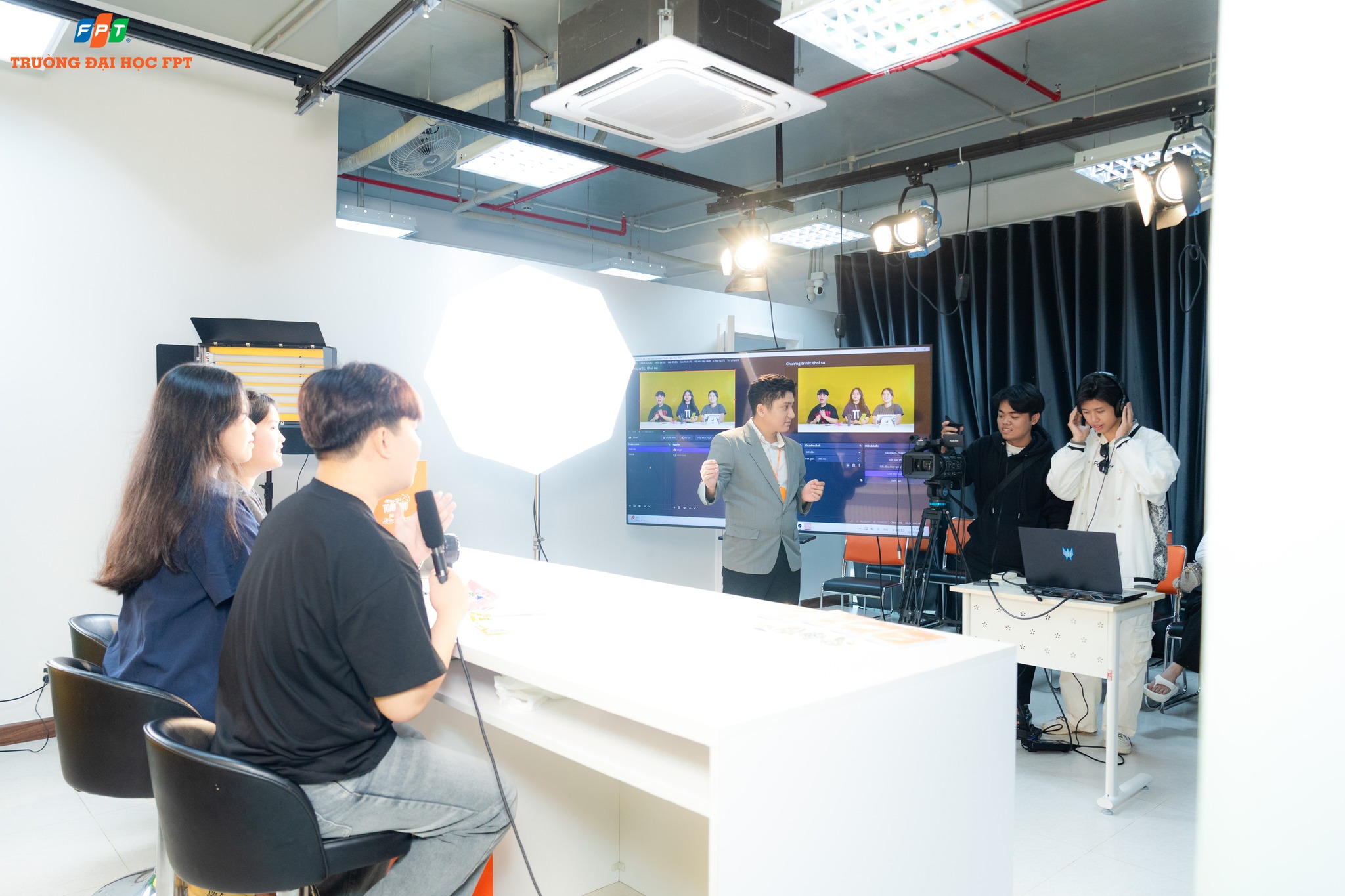 Gần-1200-học-sinh-trải-nghiệm-quốc-tế-tại-FPTU-Open-Day-2