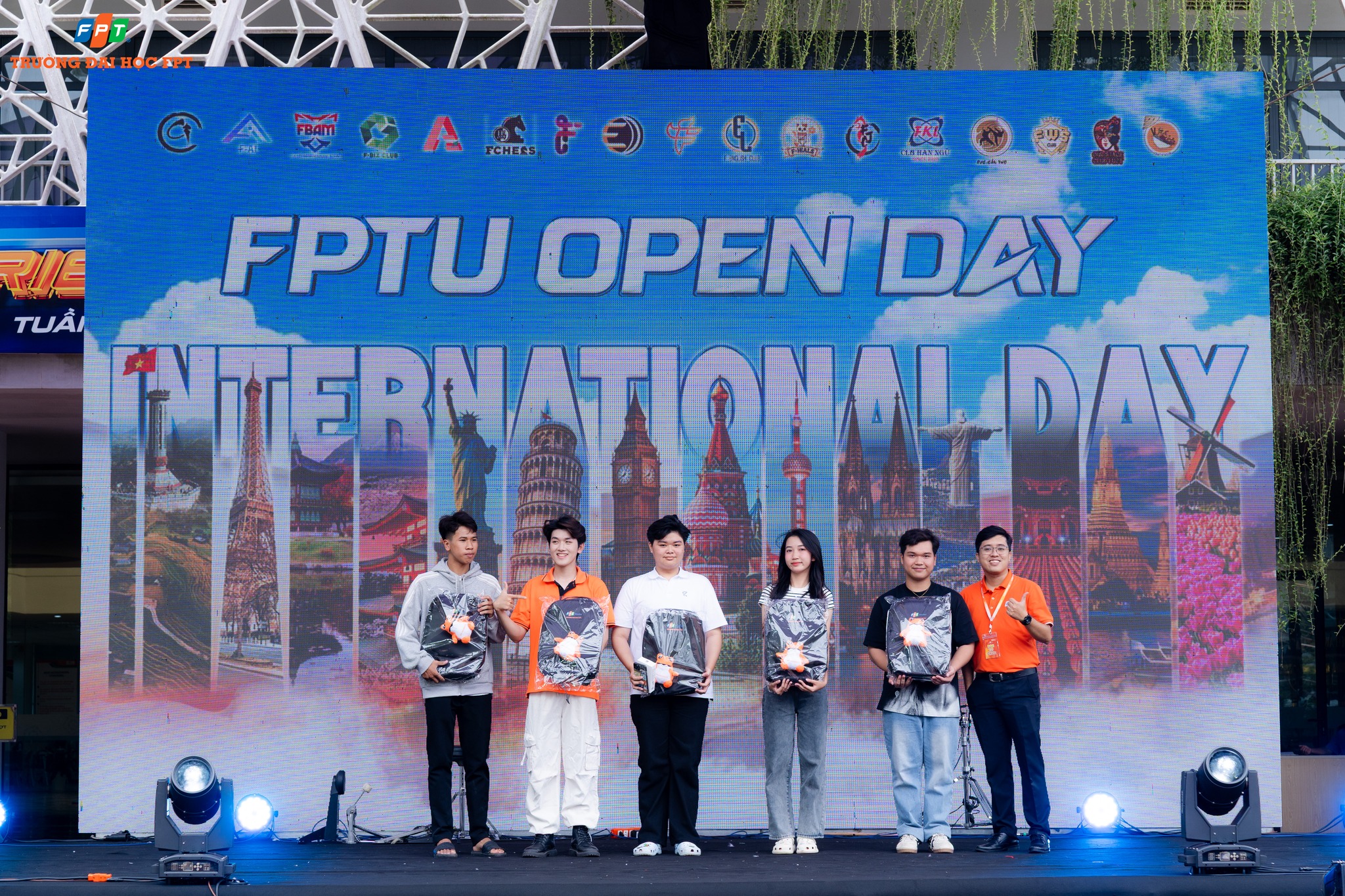 Gần-1200-học-sinh-trải-nghiệm-quốc-tế-tại-FPTU-Open-Day-7