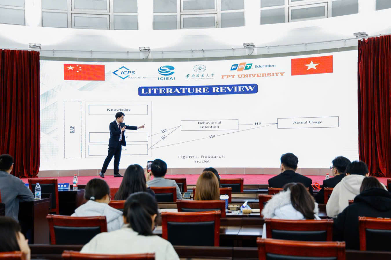 sinh-vien-truong-dai-hoc-fpt-dat-giai-tai-hoi-thao-quoc-te-icieai-2025-2