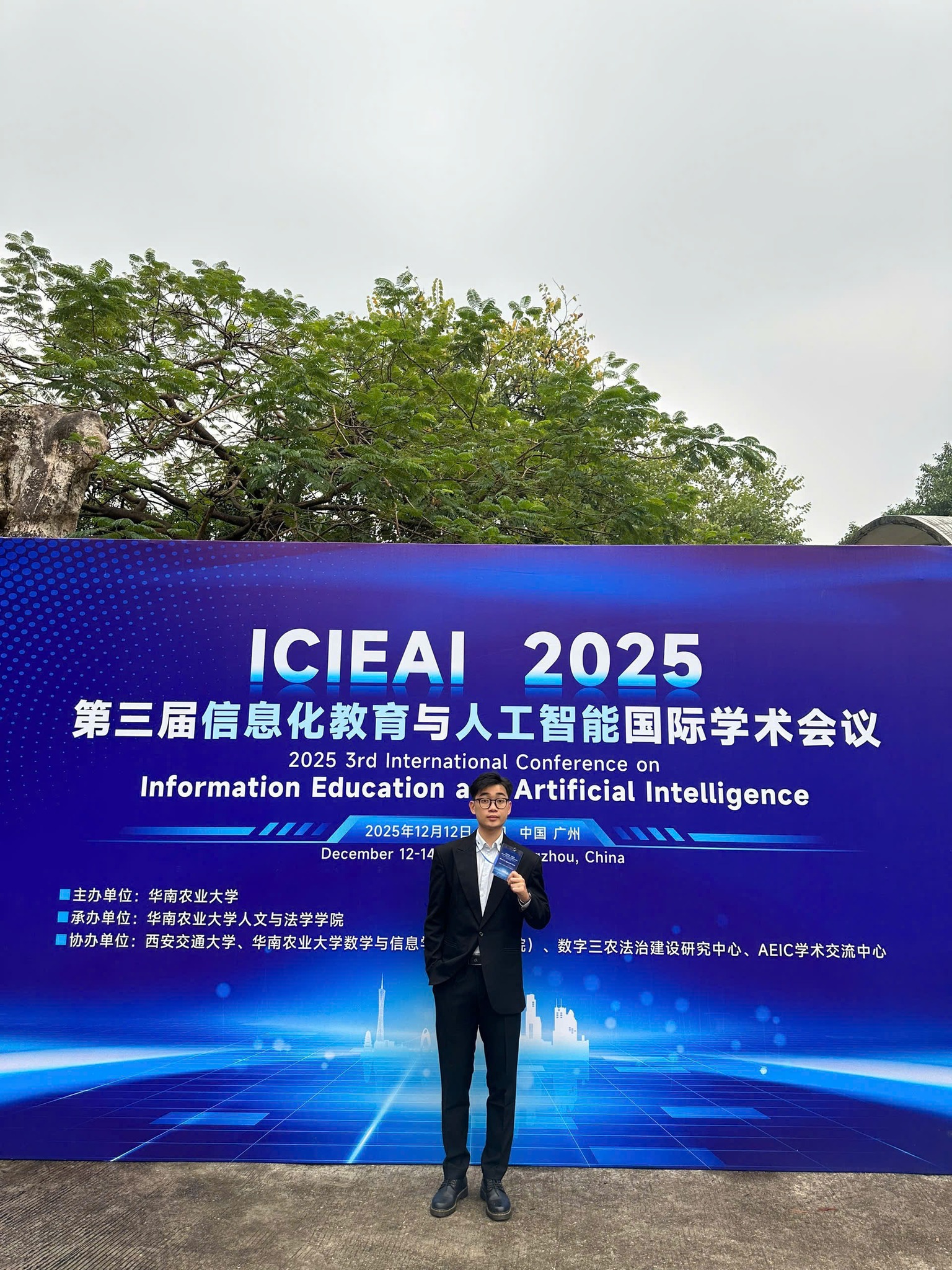 sinh-vien-truong-dai-hoc-fpt-bao-cao-nghien-cuu-1