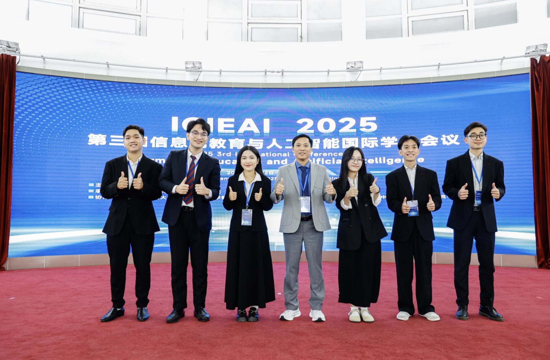 nam-sinh-truong-dai-hoc-fpt-trinh-bay-nghien-cuu-tai-hoi-thao-quoc-te-4