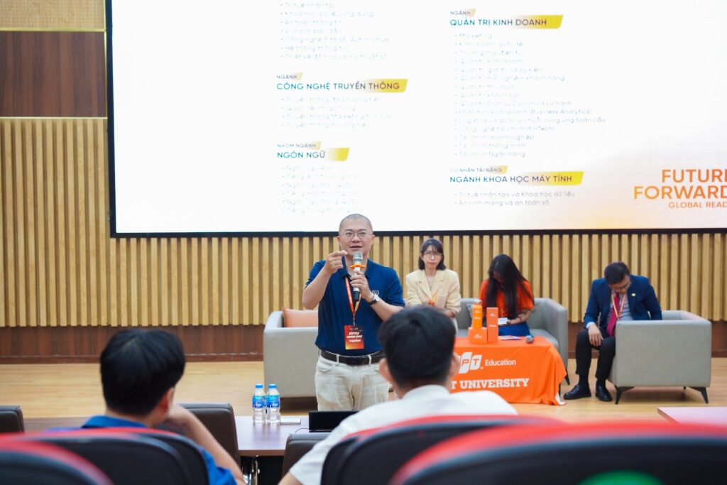 Học sinh tham gia FPTU Big Open Day được hướng nghiệp thực chiến, giúp giải bài toán chọn nghề trước làn sóng công nghệ bùng nổ.